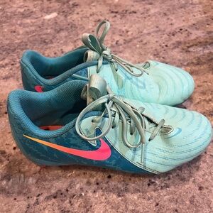 Nike girls soccer cleats